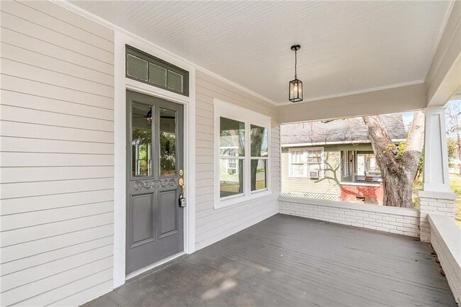 Photo - 704 Marine St