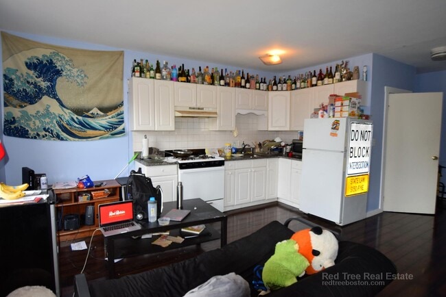 Building Photo - 1576 Tremont St Unit 2 Rental