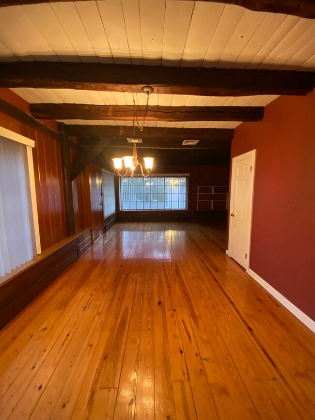 Photo - 423 Country Club Rd