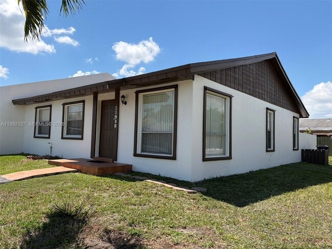 Photo - 11938 SW 122nd Ct