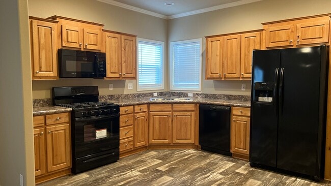 Building Photo - Newer Manufactured home  Paradise Location...