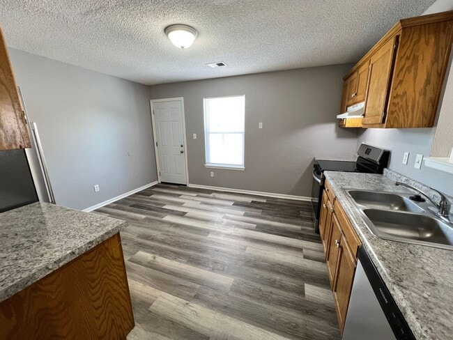 Photo - Spacious 3BR Duplex with Garage