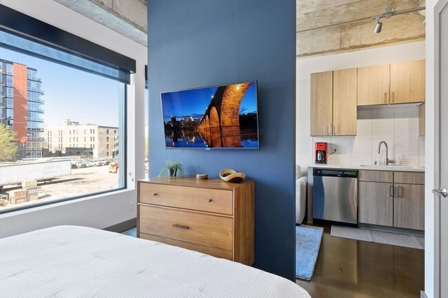 Photo - 728 N 3rd St