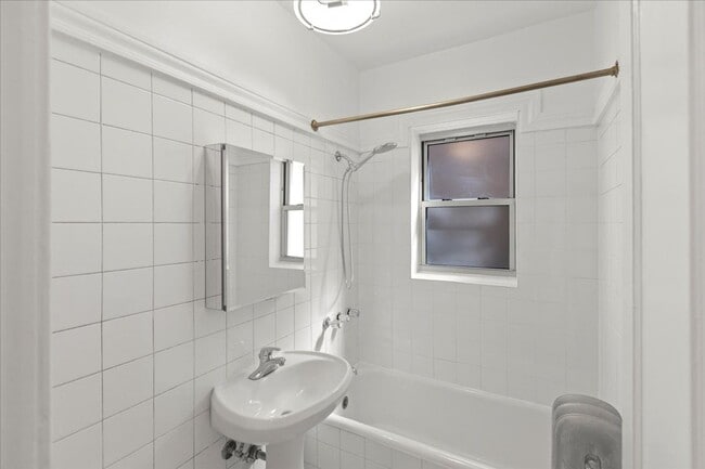 Photo - Large One Bedroom in Andersonville Unit 29-2B