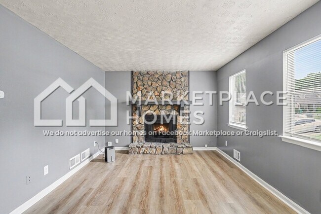 Photo - 956 Windwood Ct