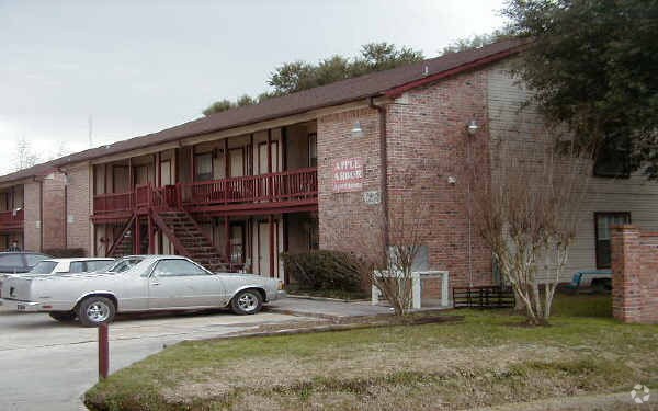 Apple Arbor Apartments - Apple Arbor Apartments