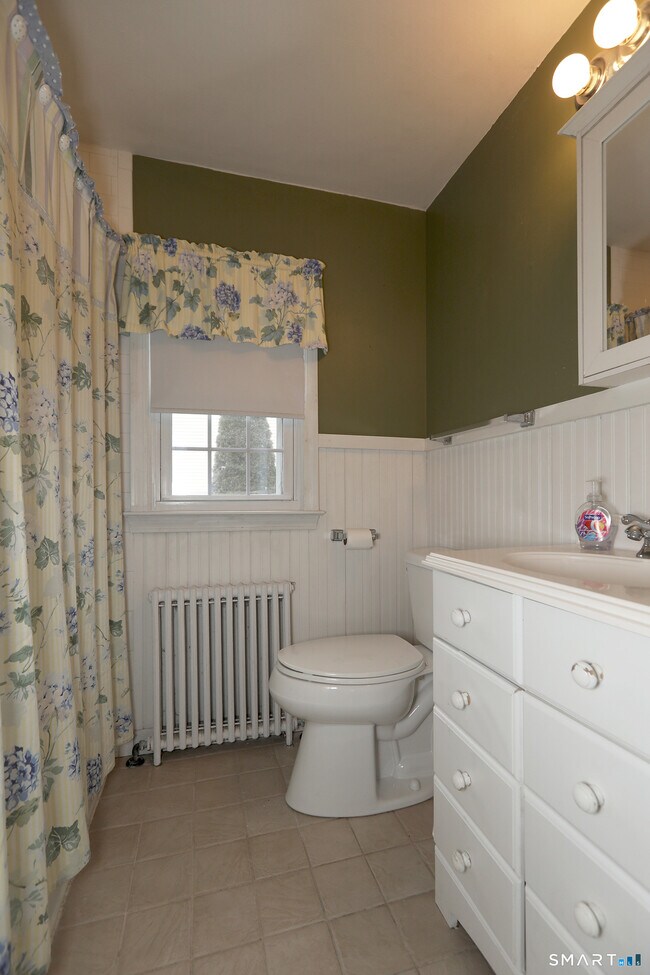 Photo - 458 Palisado Ave