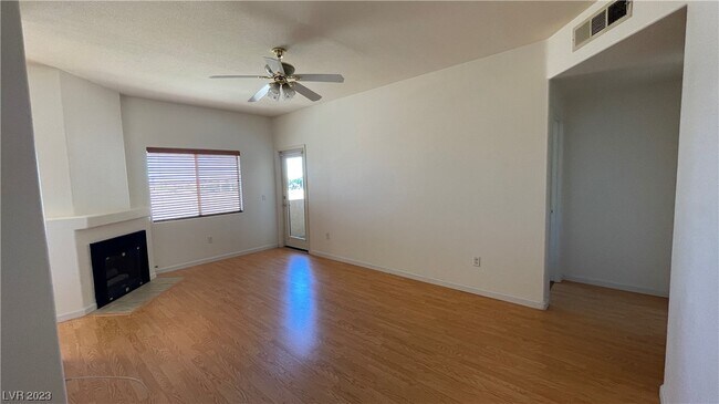 Photo - 1050 E Cactus Ave Unidad 2036