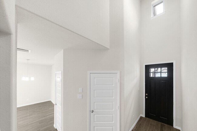 Photo - 5606 Hyde Park Dr