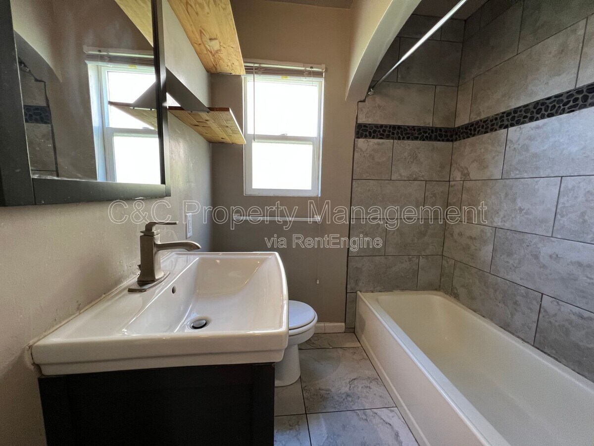 Photo - 116 Maple St Unit Apartment 1