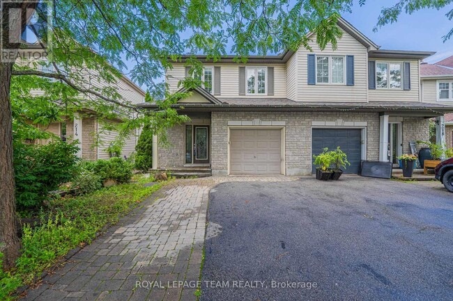 Photo - 216 Horseshoe Crescent