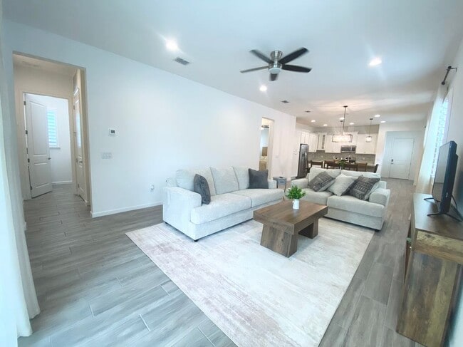 Photo - 724 Winterside Dr