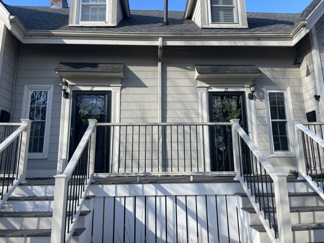 Front Entry - 17 Arlington St Townhome