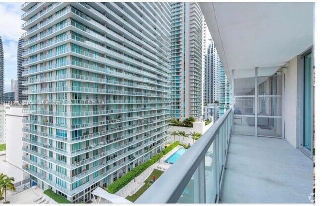 Building Photo - 79 SW 12th St Unit 1811-S Rental