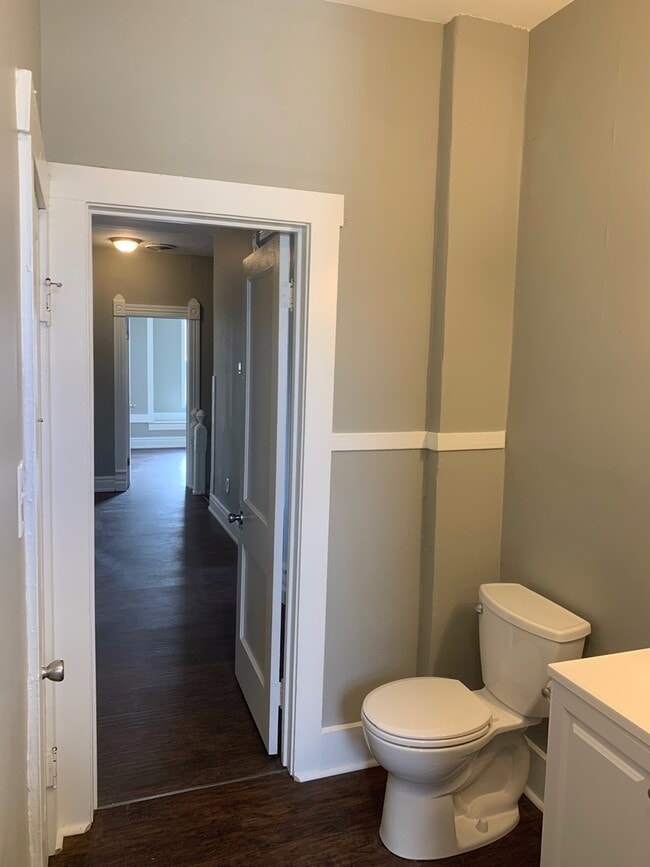 Building Photo - 360 E Walnut St Unit 3 Rental
