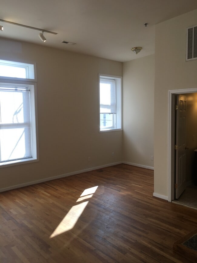 Photo - 803 W Broad St Unit 1