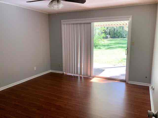 Photo - 521 Meadow Ln