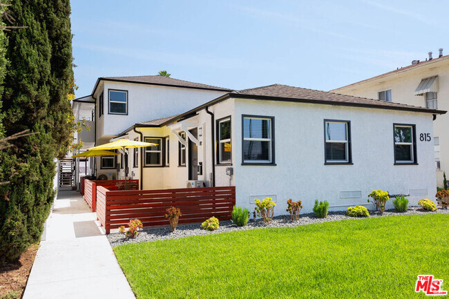 Building Photo - 815 W Glenoaks Blvd Unit 1/2 Rental