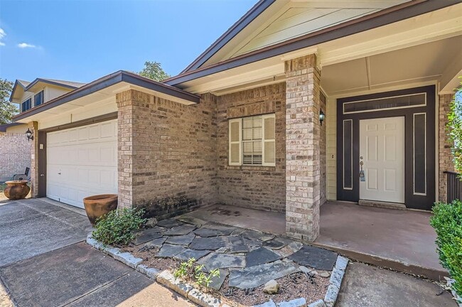 Building Photo - 3001 Rainy River Dr