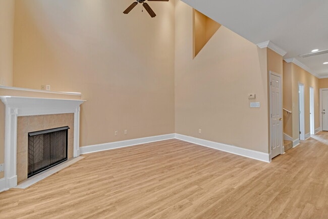 Photo - 102 Kendal Ct