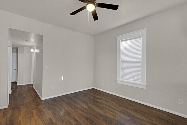 Photo - 408 Nino Aguilera St