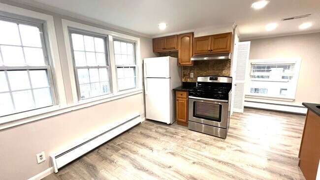 Building Photo - 131 Josephine Ave Unit 3 Rental