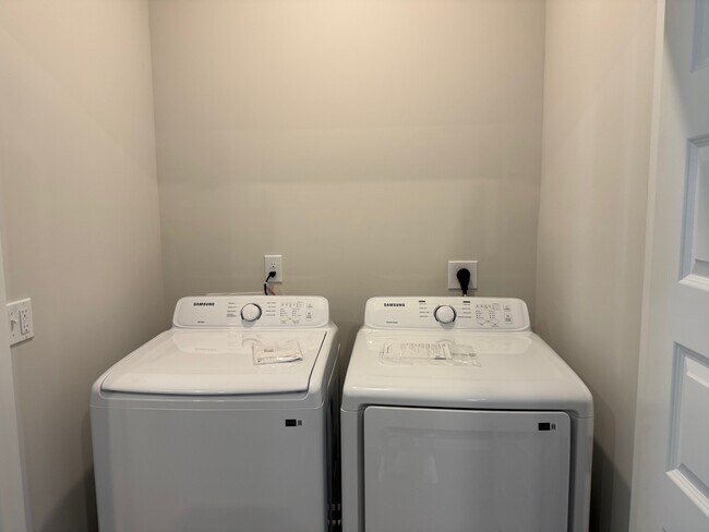 Photo - 1033 Arborwood Ln SW