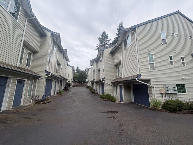 Bright, Spacious Townhome with Stylish Upgrades in Pinehurst/Roosevelt