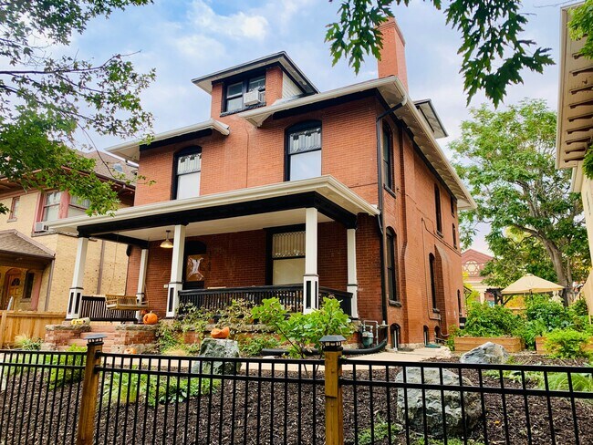 Photo - 1568 Vine St