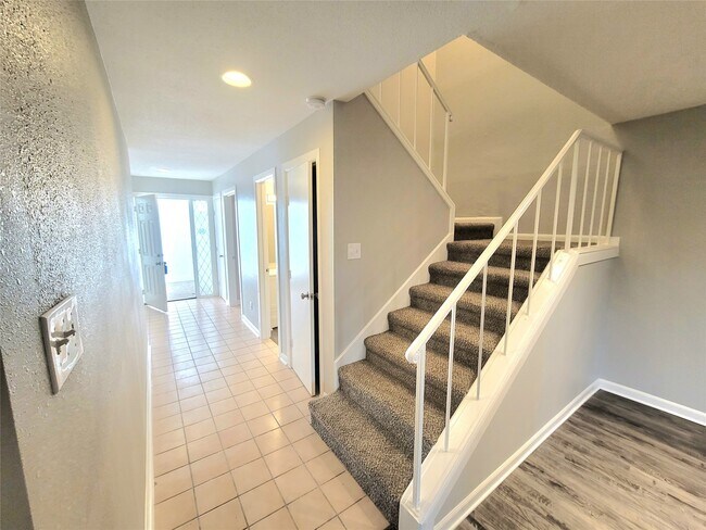 Photo - 5920 Arncliffe Dr