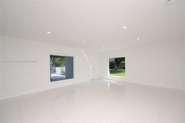 Building Photo - 6695 SW 96th St Rental
