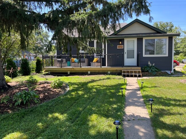 Renovated 2BR | Double Lot | Pet Friendly - 1012 Englewood Ave