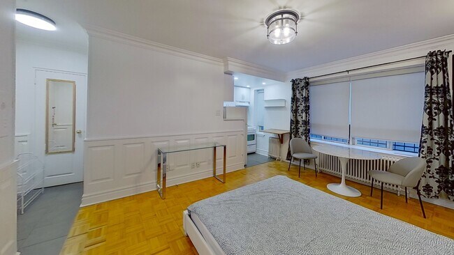 710 Spadina Ave. Unit 102