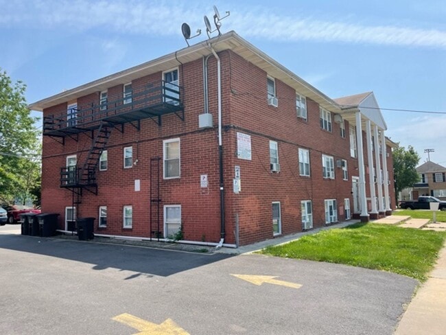 Building Photo - 25 Henry Ave Unit Apt 104