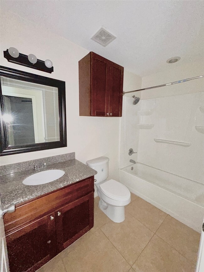 Photo - 3735 Putnam Dr