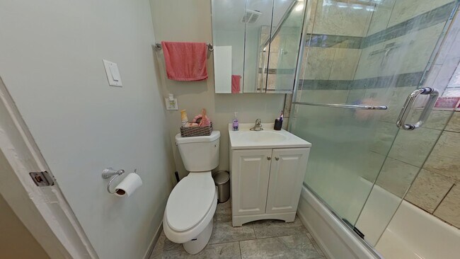 Photo - 734-44 W. Aldine