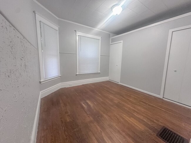 Photo - 41 Caledonia St NE