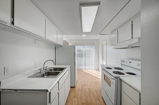 Building Photo - Viva Apartments