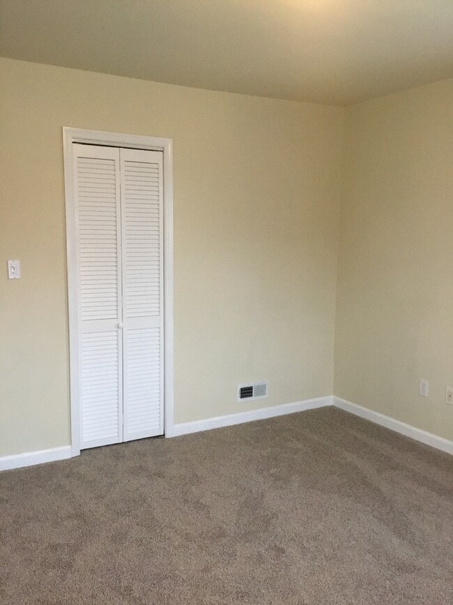 Photo - 211-213 N State St Unidad 211 N STATE ST