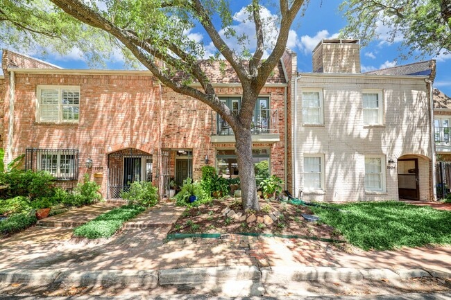 Building Photo - Large Townhome in River Oaks