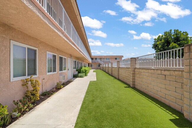 Photo - 11100 Pangborn Ave.