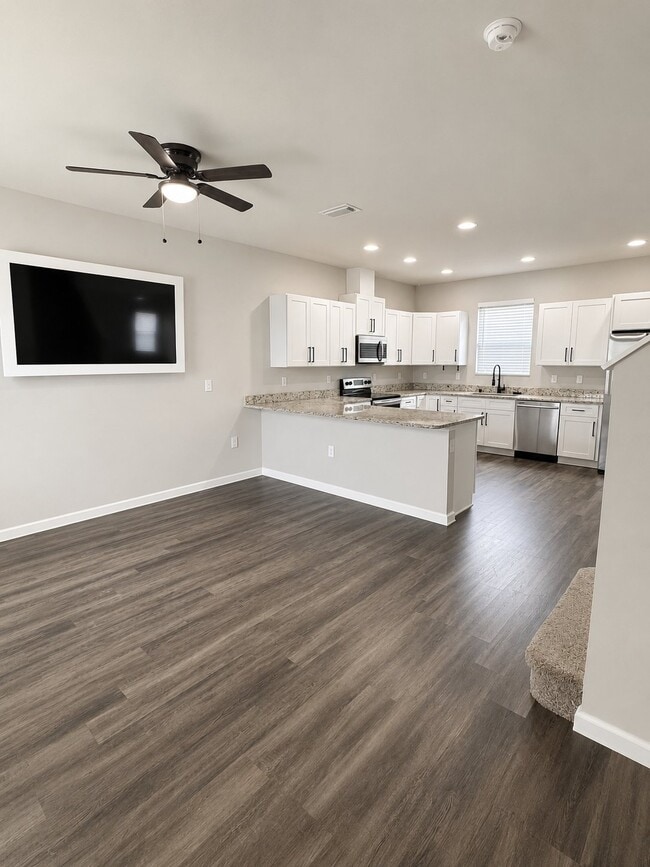 Photo - 1061 Salina St SE