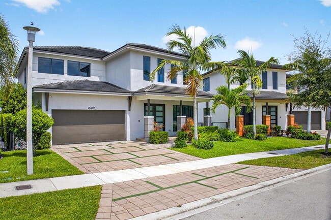 Building Photo - Northwest 88th Avenue, Miami Lakes, FL 330... Rental