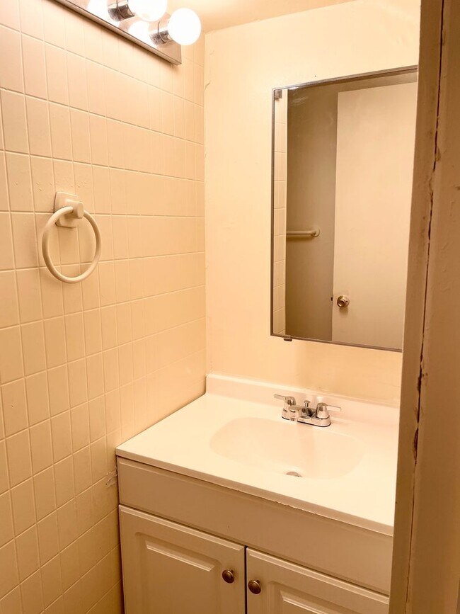 Photo - 3220 Lombard Ave Unit A