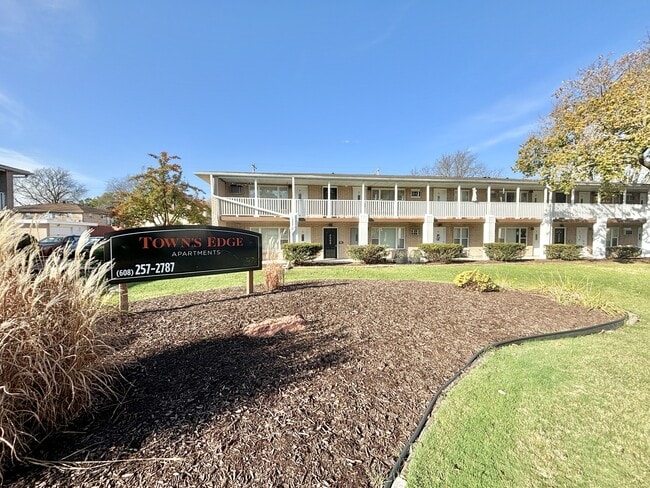 Town's Edge Apartments