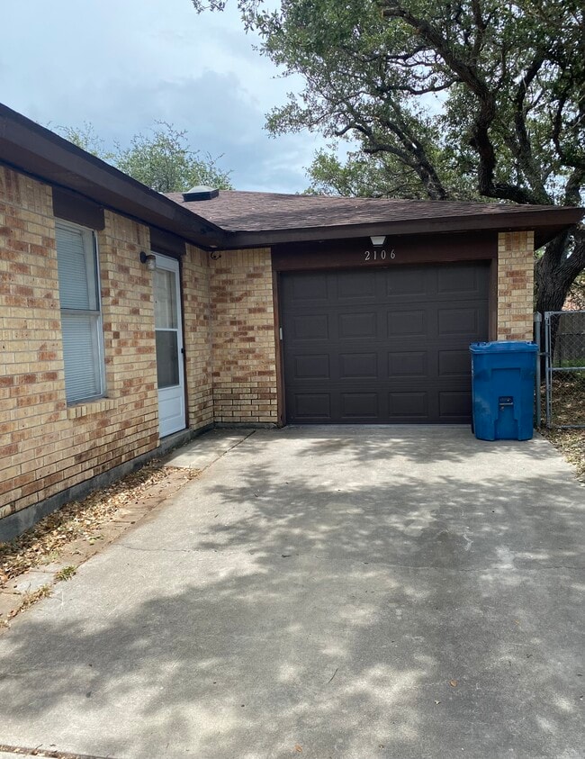 Building Photo - 2106 Eastwind St Rental
