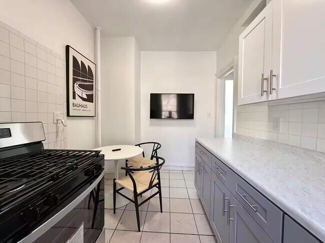 Nice room in a good neighborhood