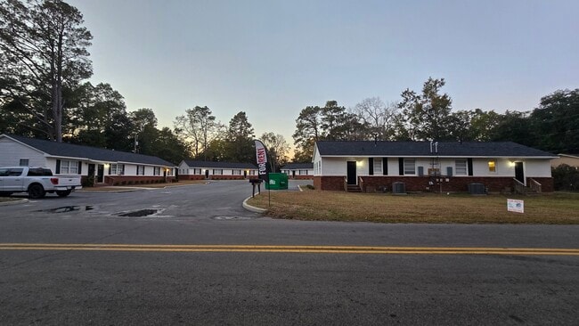 Building Photo - Monetta Apartments Unit 467