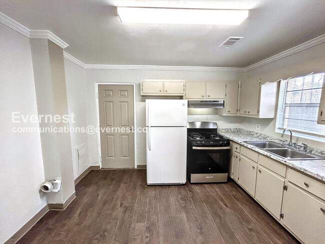 Photo - 431 Annie St