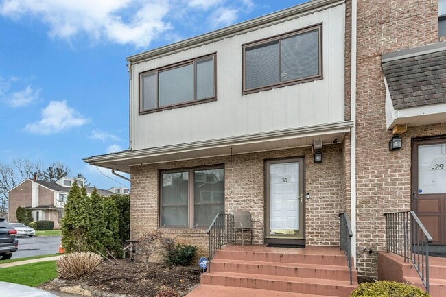 Photo - 30 Vanderbilt Way Townhome